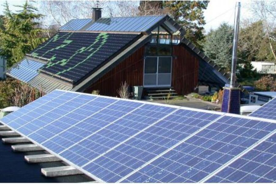 Ultra-white solar glass